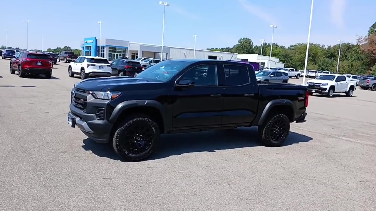 2026 Chevrolet Colorado Trail Boss photo 3