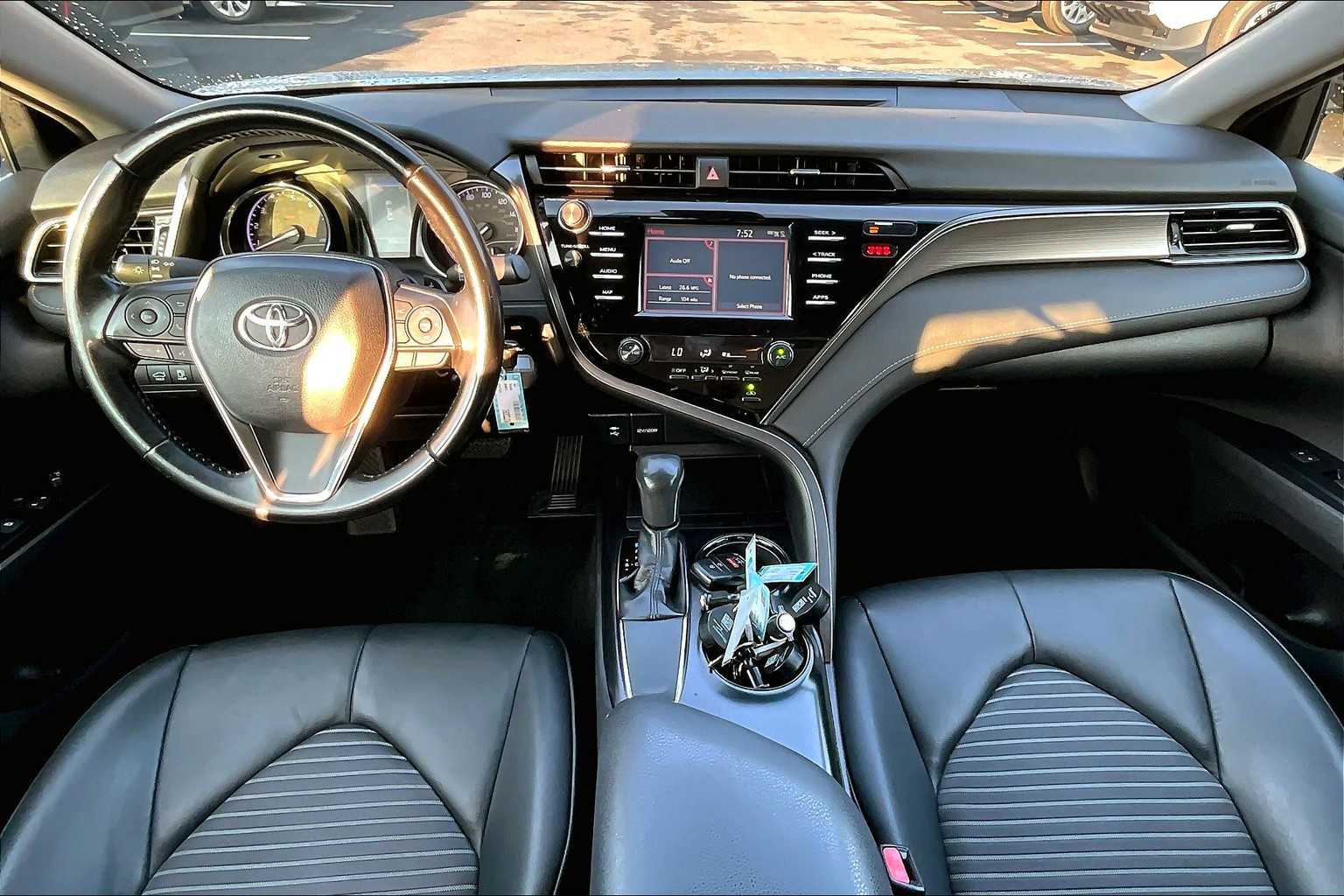 2019 Toyota Camry SE photo 13