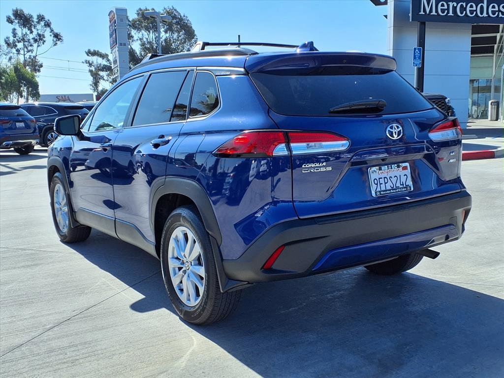 2023 Toyota Corolla Cross LE photo 8
