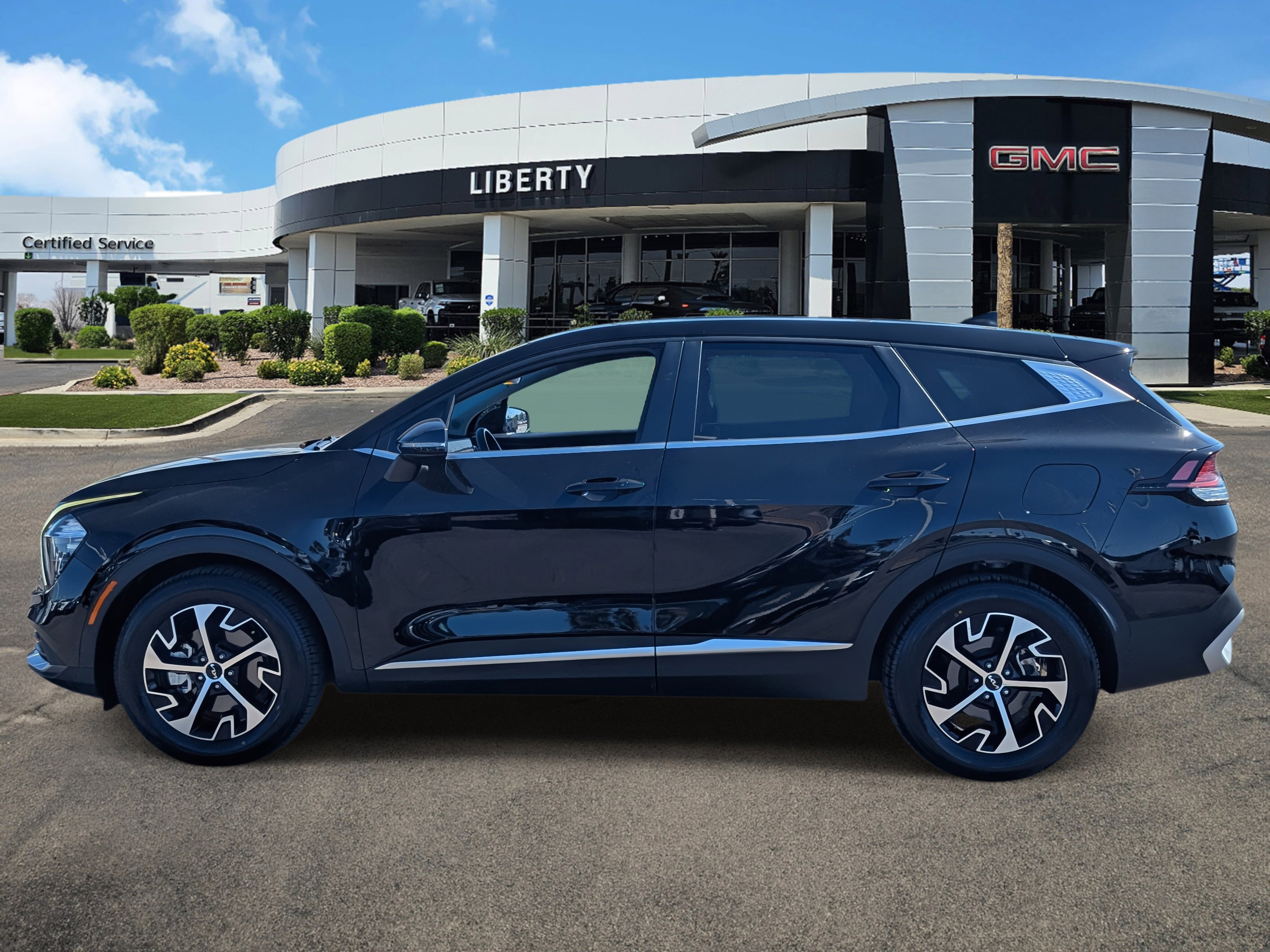 2023 Kia Sportage EX photo 2