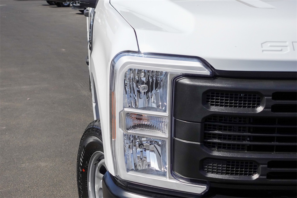 2025 Ford F-350 XL photo 3