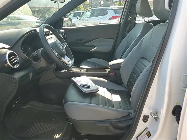 2024 Nissan Kicks SR photo 10