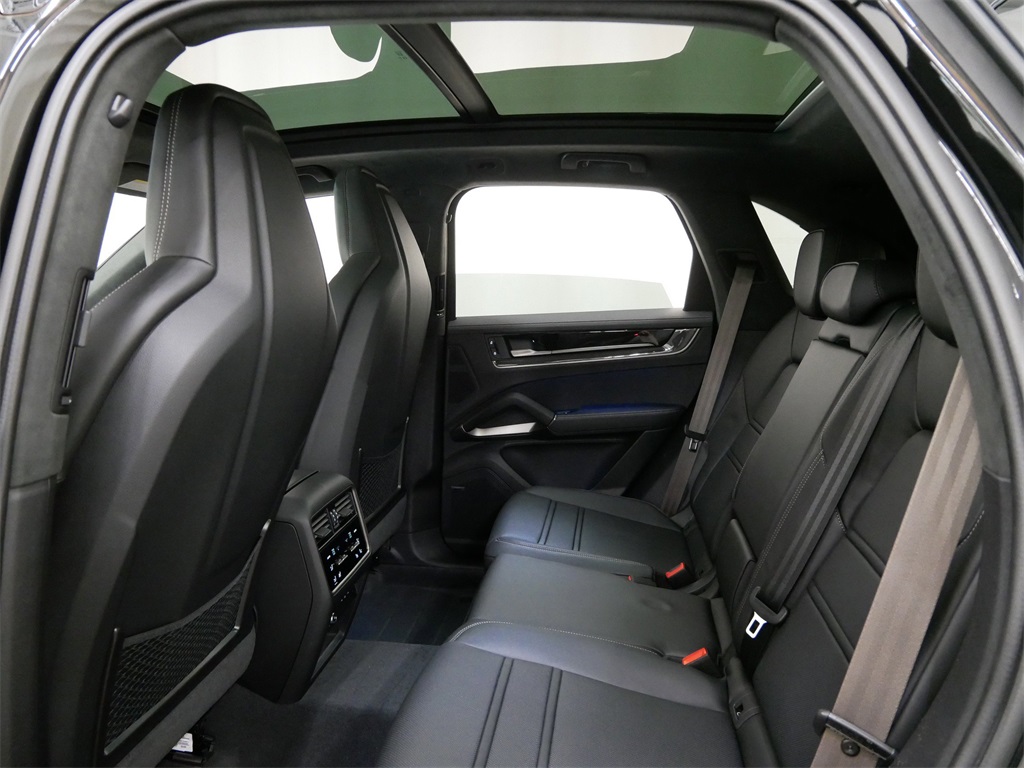 2025 Porsche Cayenne E-Hybrid Turbo photo 12