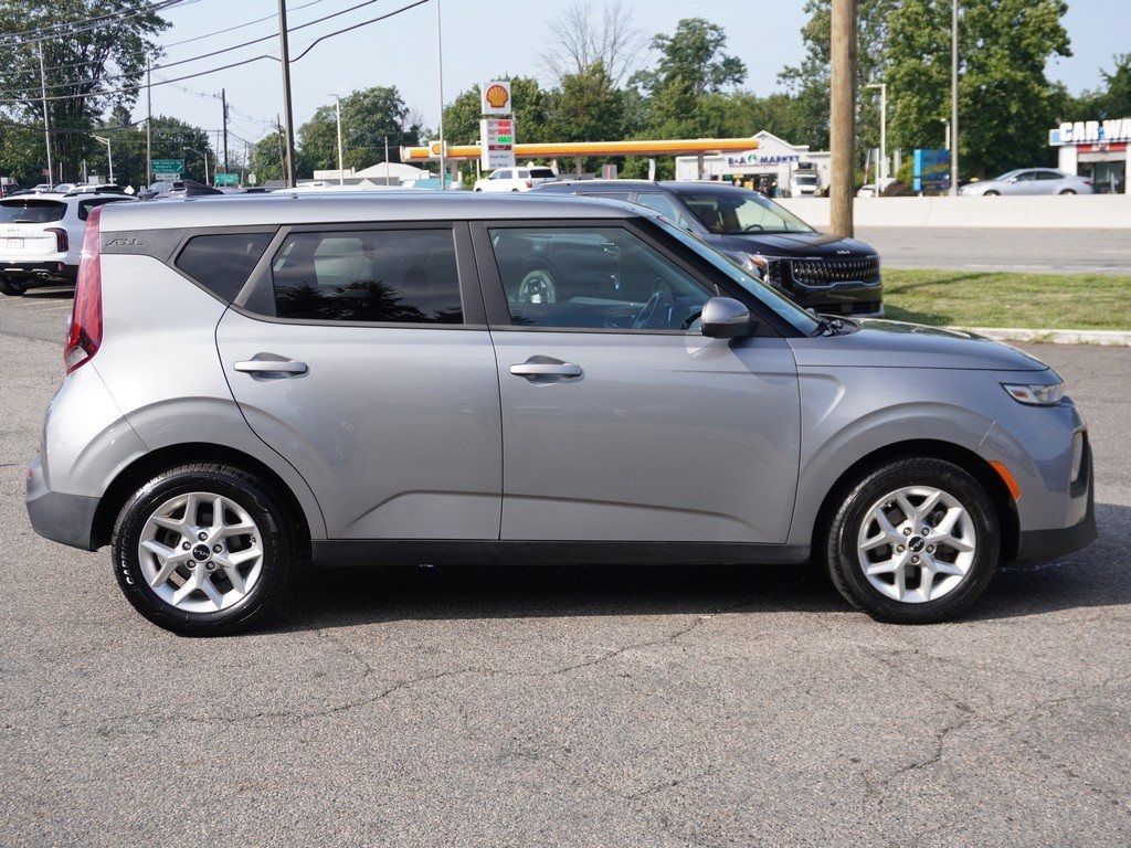 2022 Kia Soul LX photo 17