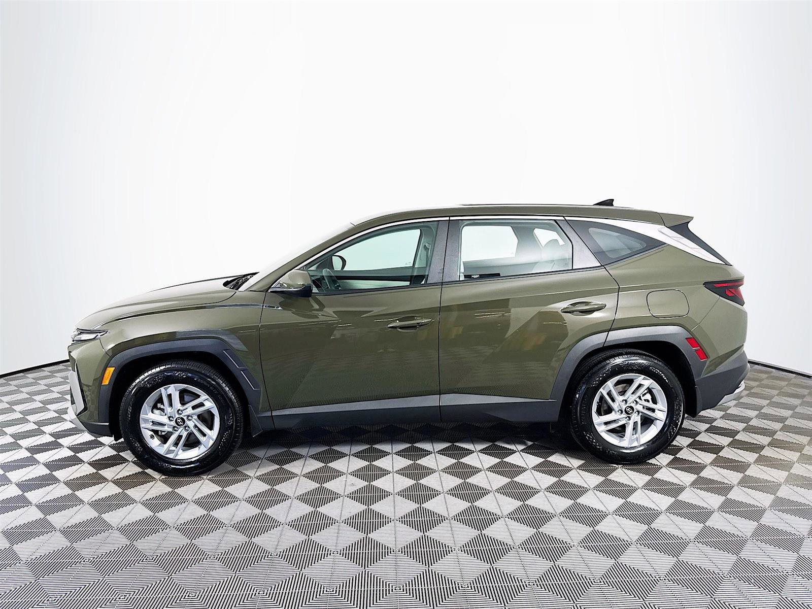 2025 Hyundai Tucson SE photo 4