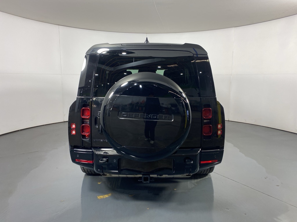 2024 Land Rover Defender 130 X-Dynamic SE photo 6