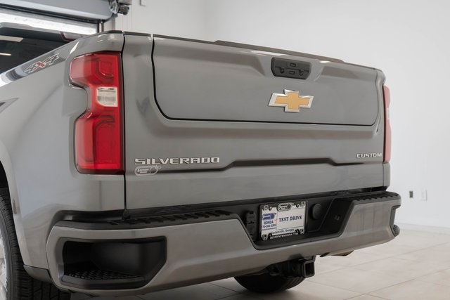 2022 Chevrolet Silverado 1500 Custom photo 9