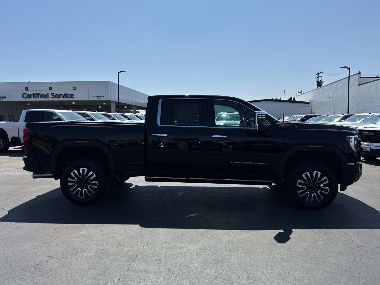 2025 Gmc Sierra 2500 HD Denali Ultimate photo 3