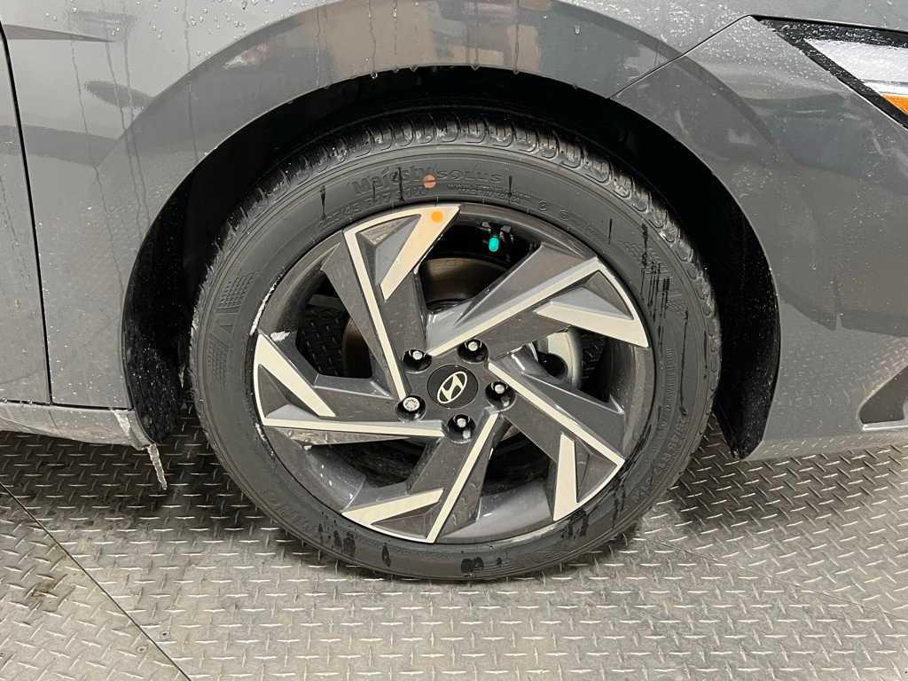 2025 Hyundai Elantra SEL Sport photo 13