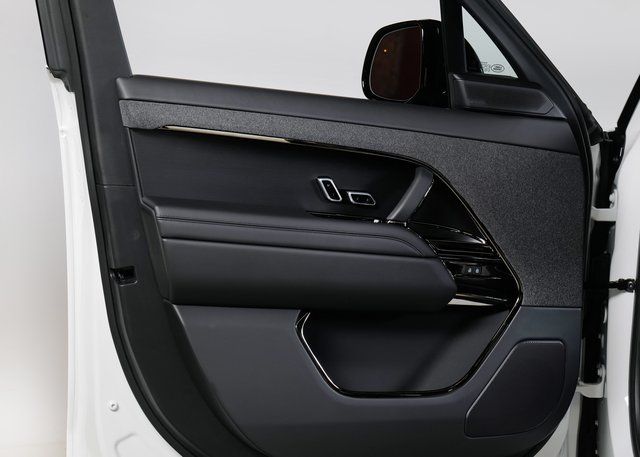 2025 Land Rover Range Rover Sport SE photo 24