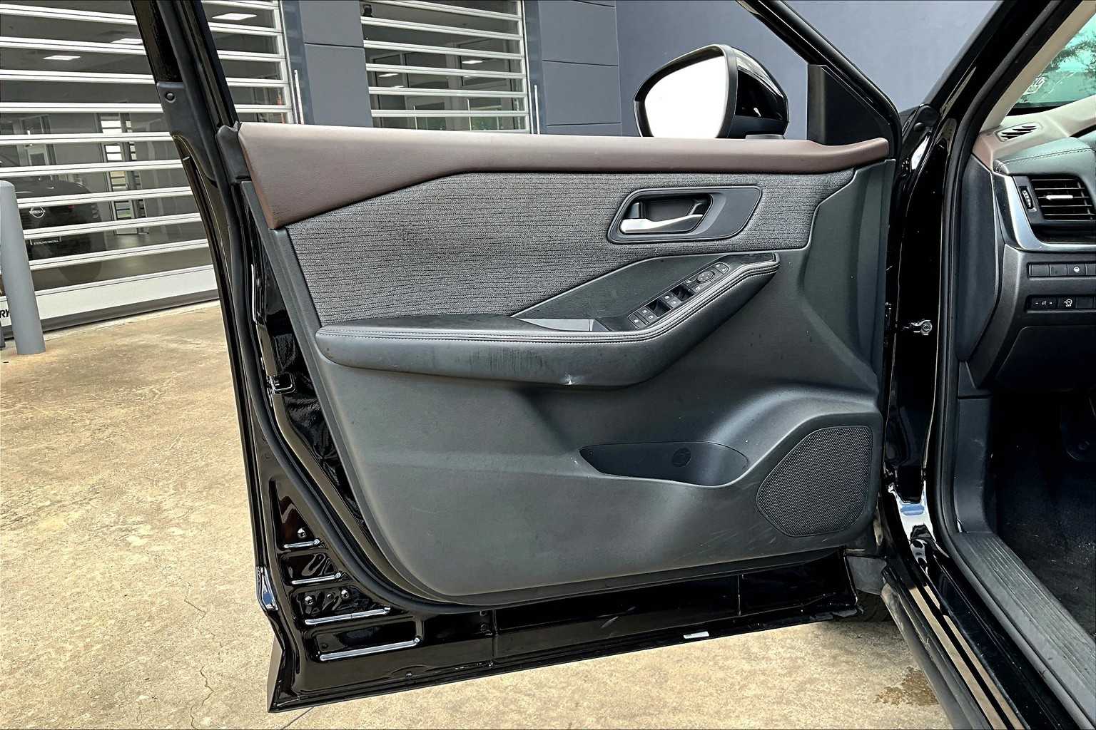 2023 Nissan Rogue SV photo 19