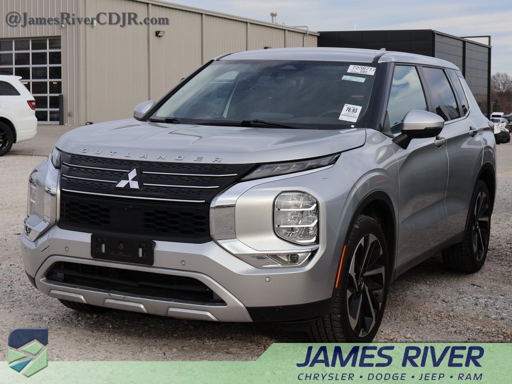 2022 Mitsubishi Outlander SE's photo