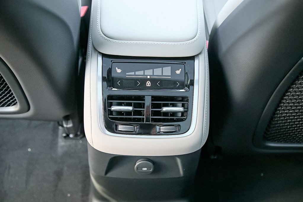 2026 VOLVO XC90 - Image 22