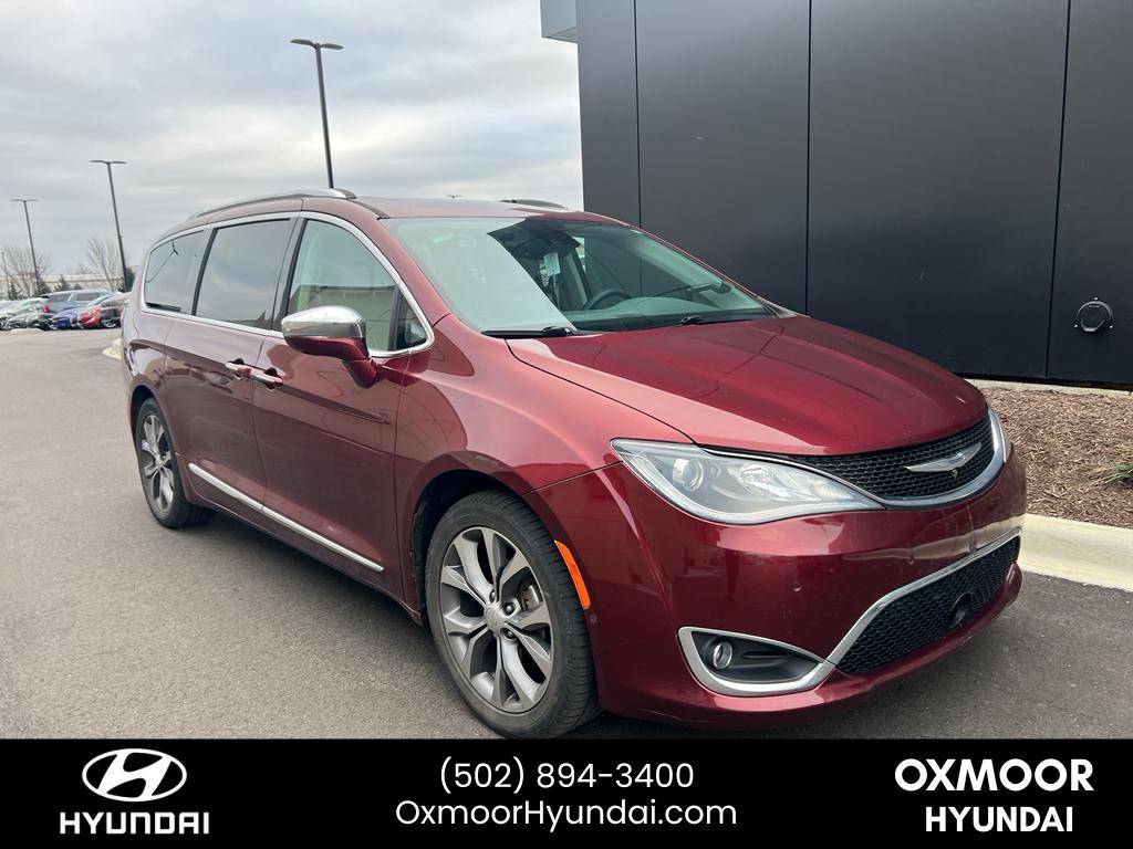 2017 Chrysler Pacifica Limited's photo