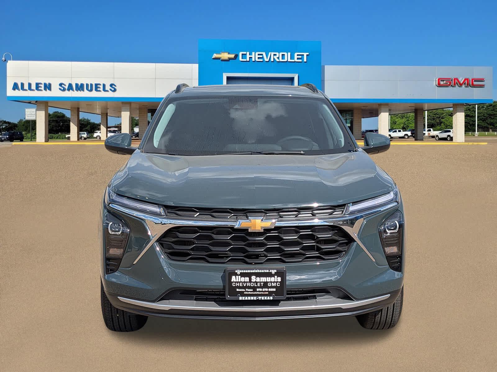 2025 Chevrolet Trax LT photo 2