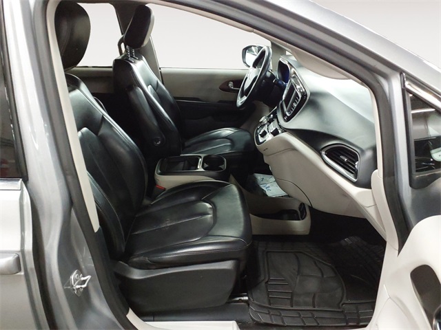 2020 Chrysler Voyager LXi photo 15