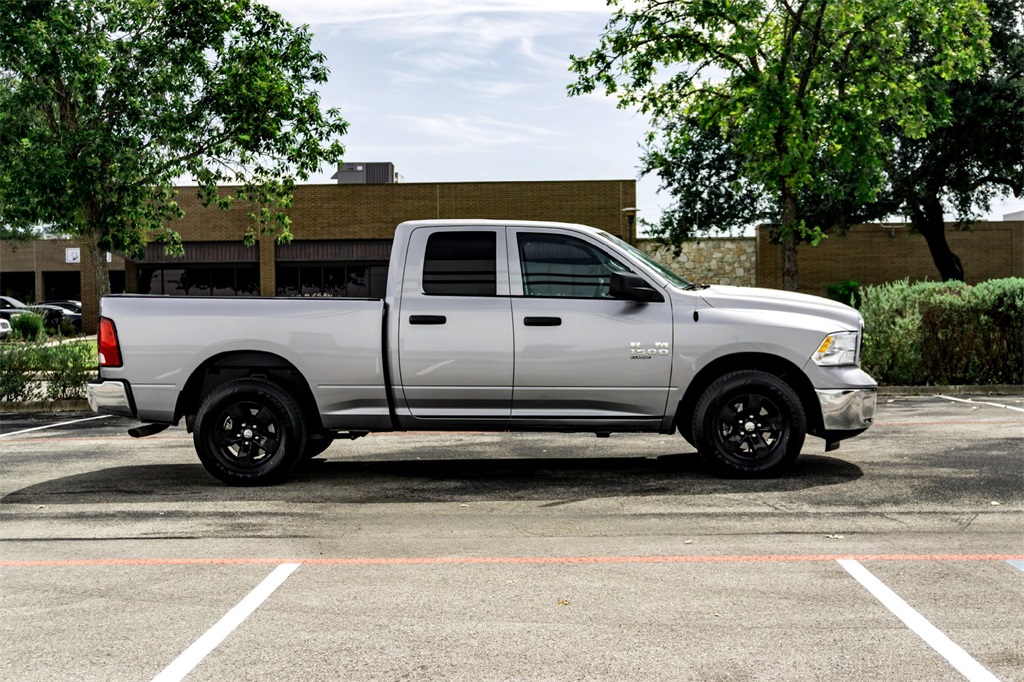 2024 Ram 1500 Classic SLT photo 4