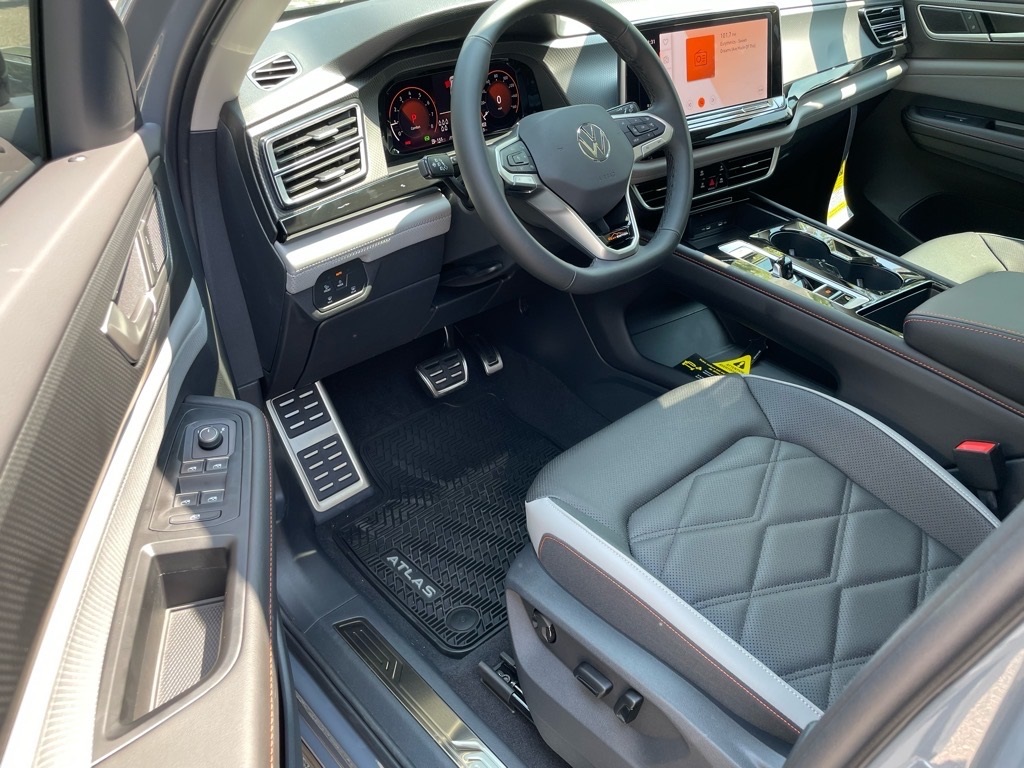 2025 Volkswagen Atlas Peak Edition SE photo 5