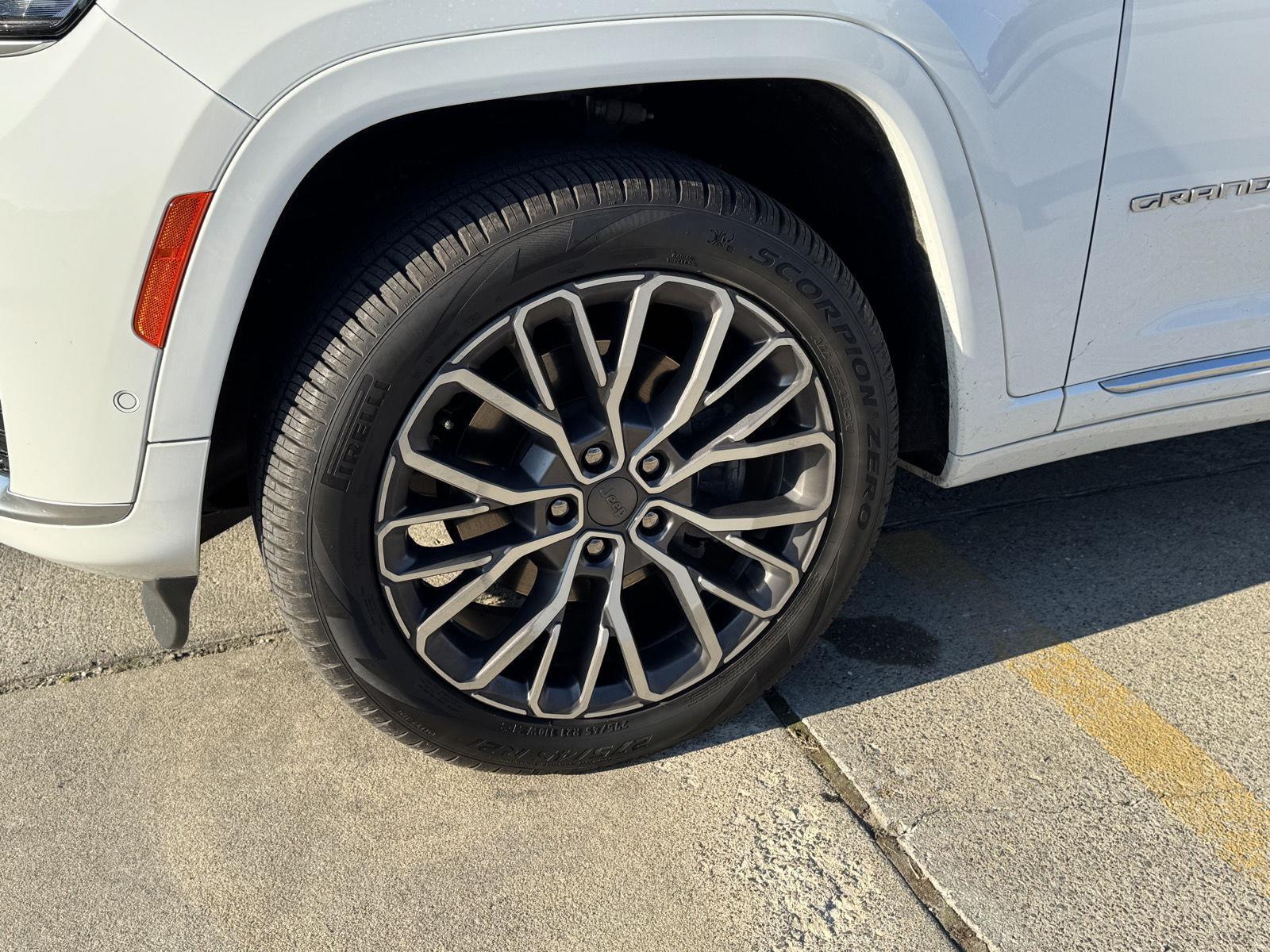 2023 Jeep Grand Cherokee L Summit Reserve photo 33