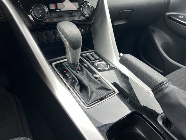 2024 Mitsubishi Eclipse Cross LE photo 11