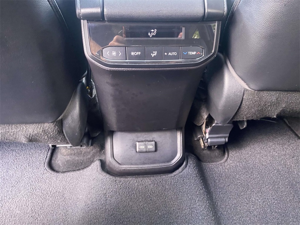 2023 Toyota Highlander XLE photo 12