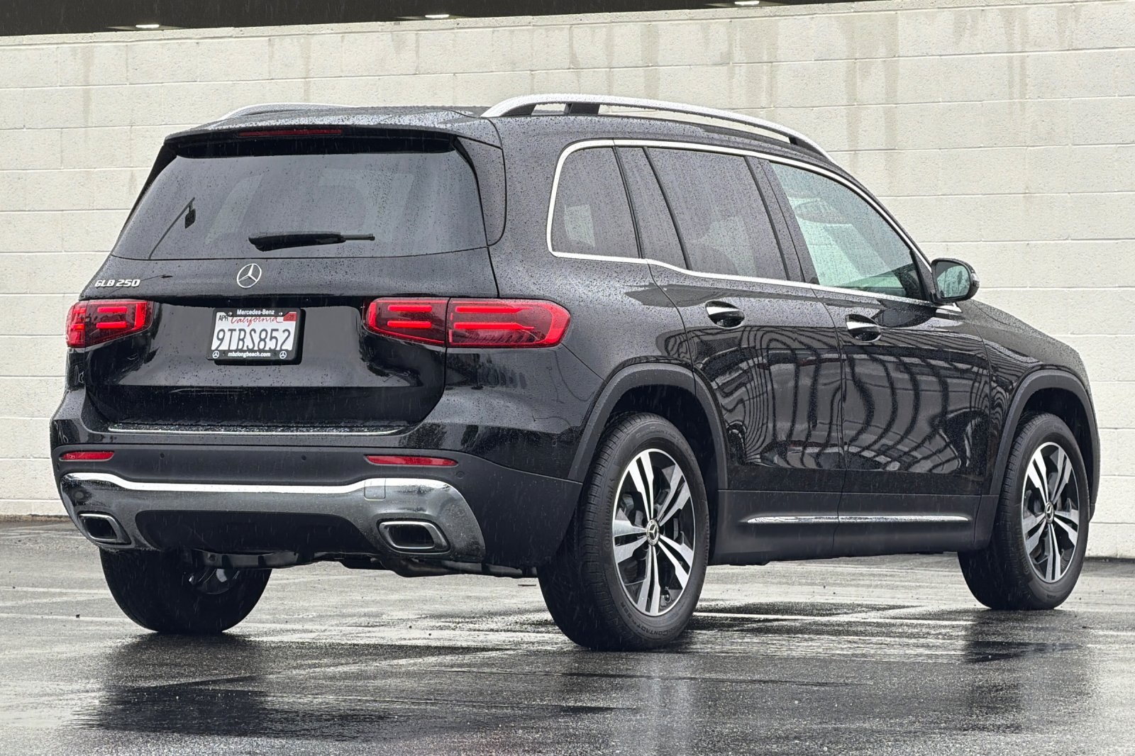 2025 Mercedes Benz GLB 250 photo 3