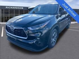 2022 Toyota Highlander XLE's photo