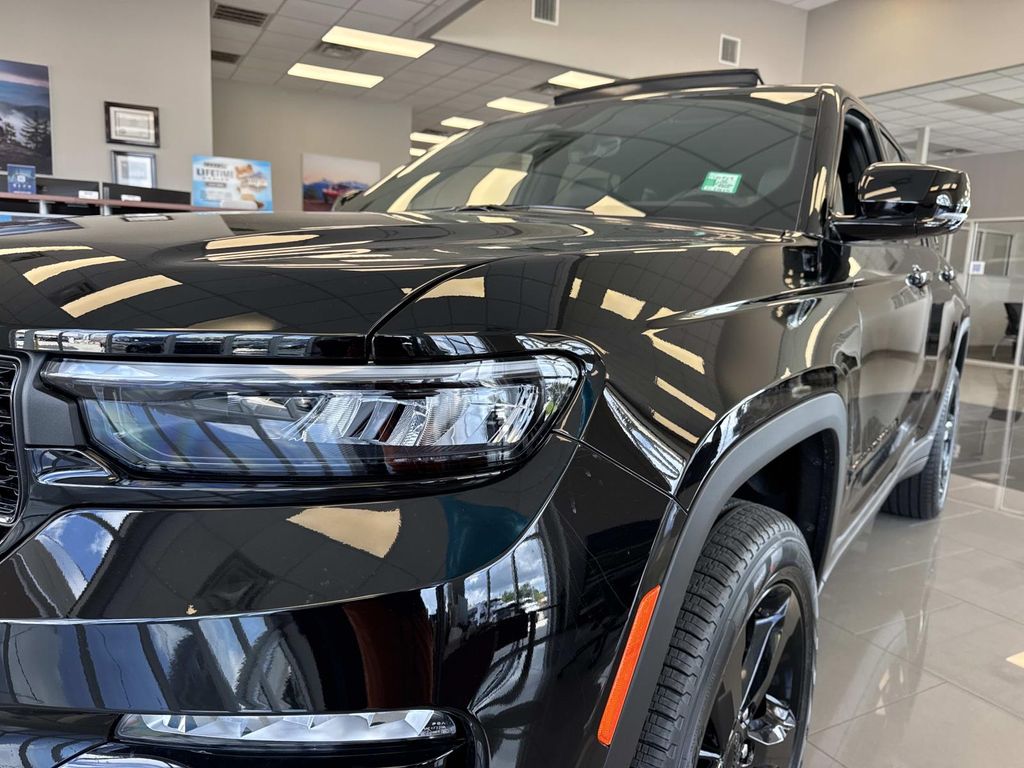 2025 Jeep Grand Cherokee Limited photo 4
