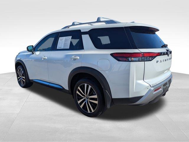 2025 Nissan Pathfinder Platinum photo 3