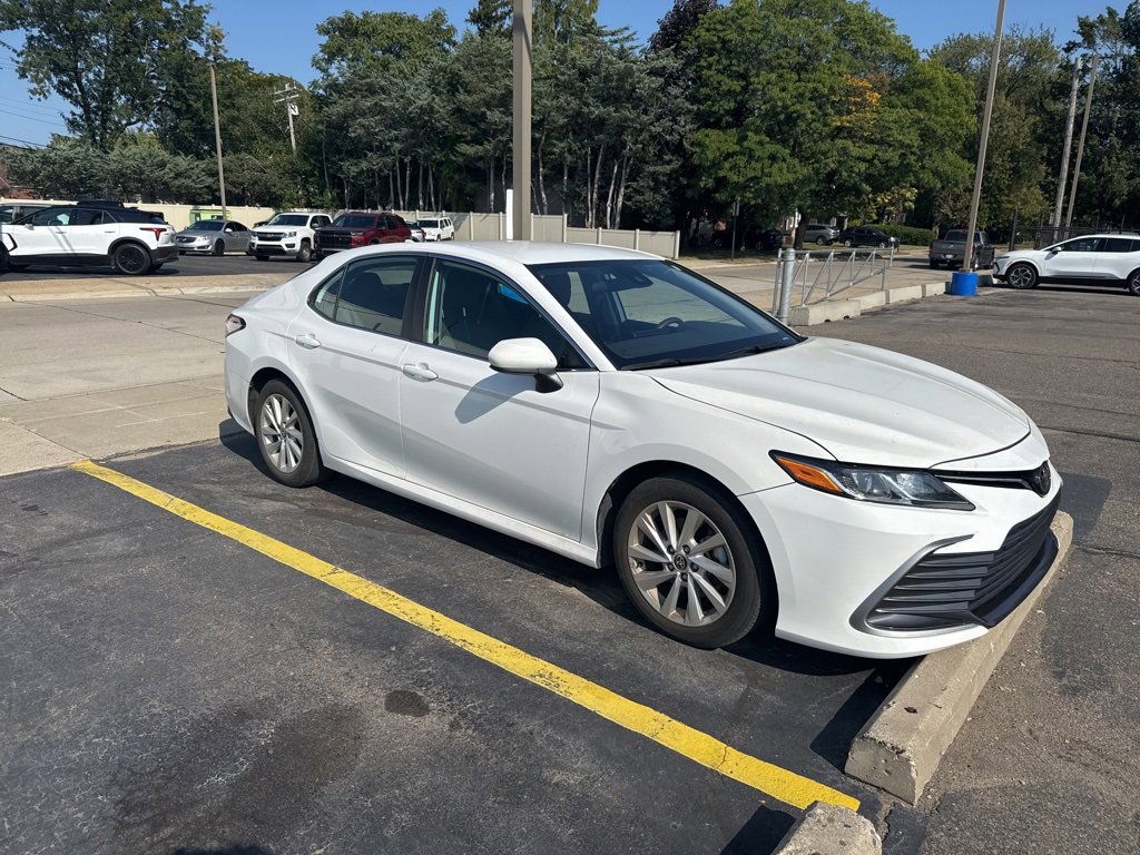 2023 Toyota Camry LE photo 3