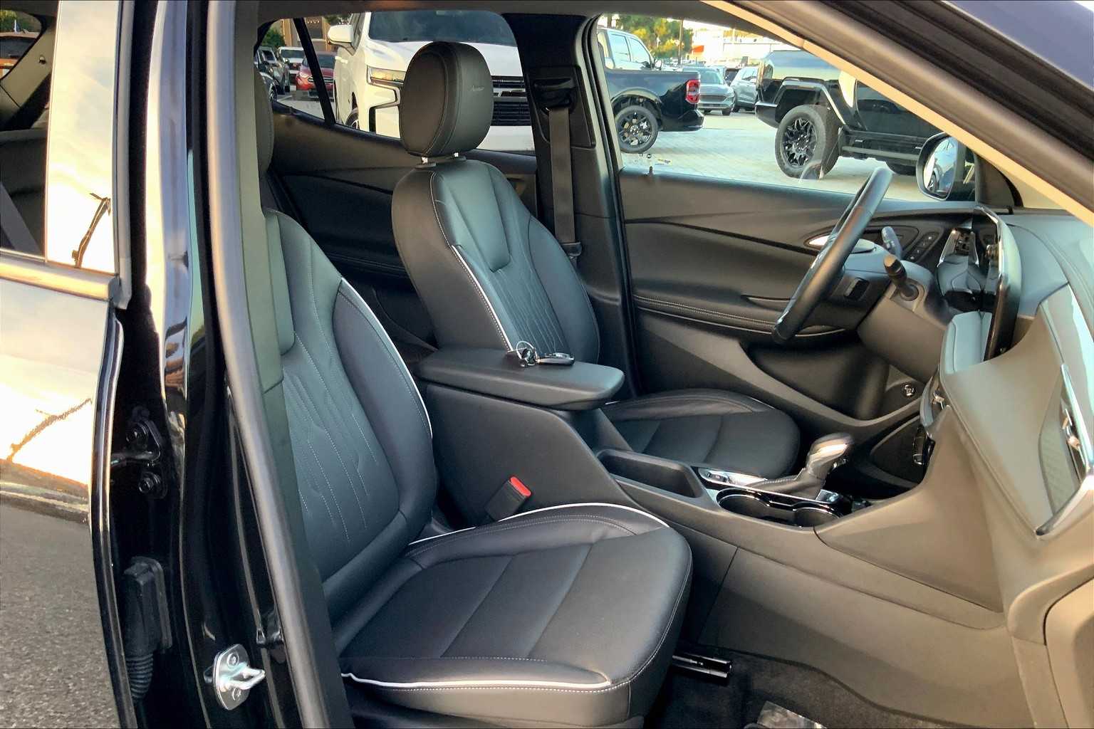 2024 Buick Encore GX Avenir photo 8