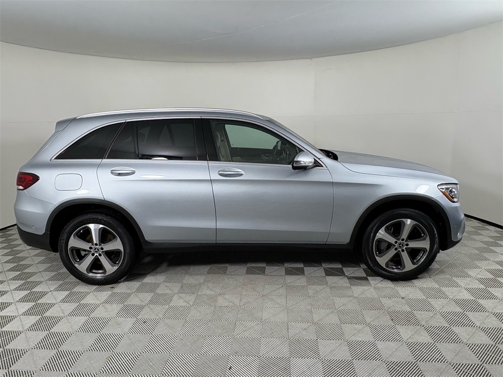 2022 Mercedes Benz GLC 300 photo 3