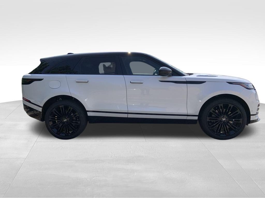 2026 Land Rover Range Rover Velar SE photo 4