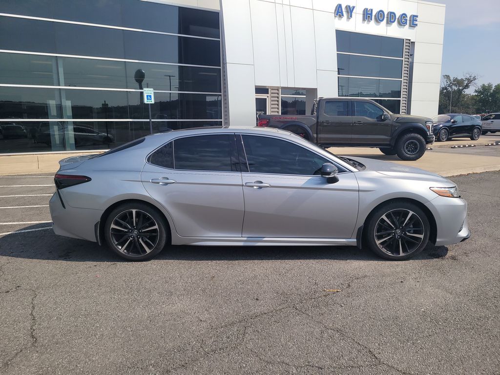2019 Toyota Camry XSE photo 2
