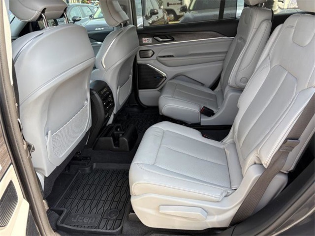 2021 Jeep Grand Cherokee Overland photo 26