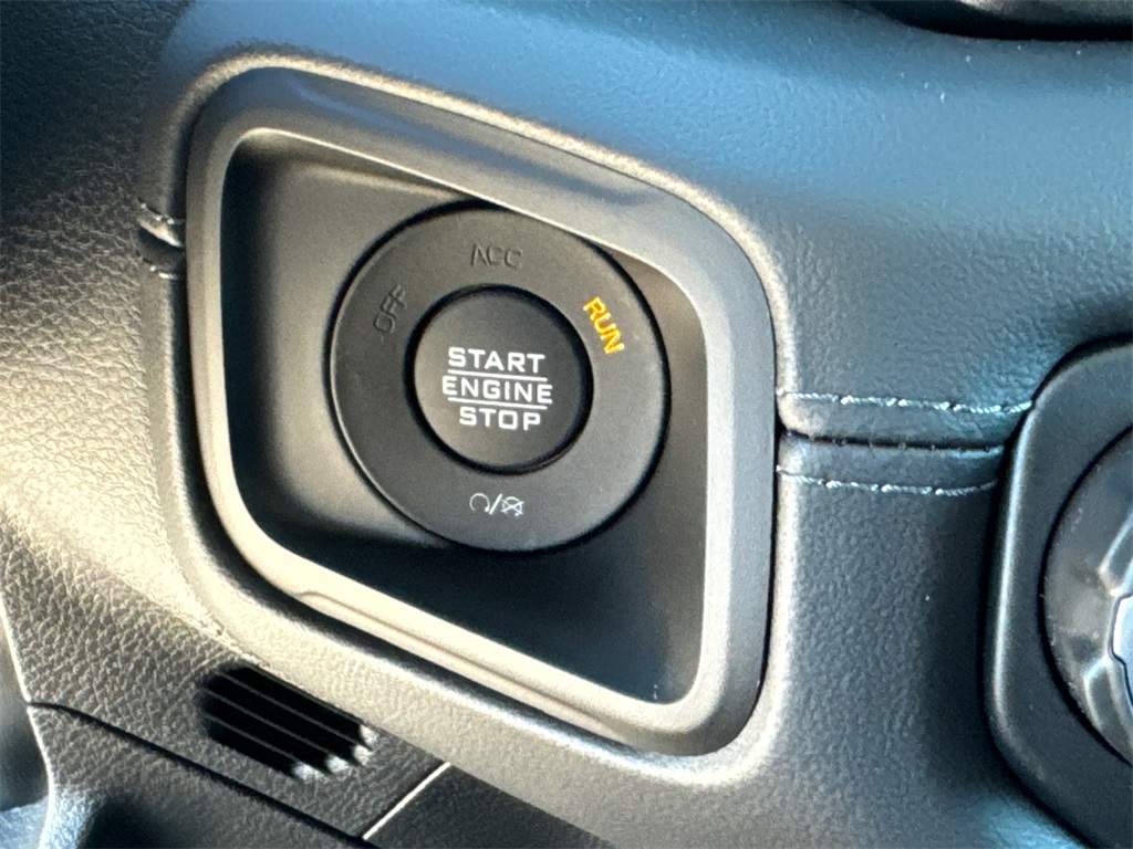 2025 Jeep Wrangler Sahara photo 30