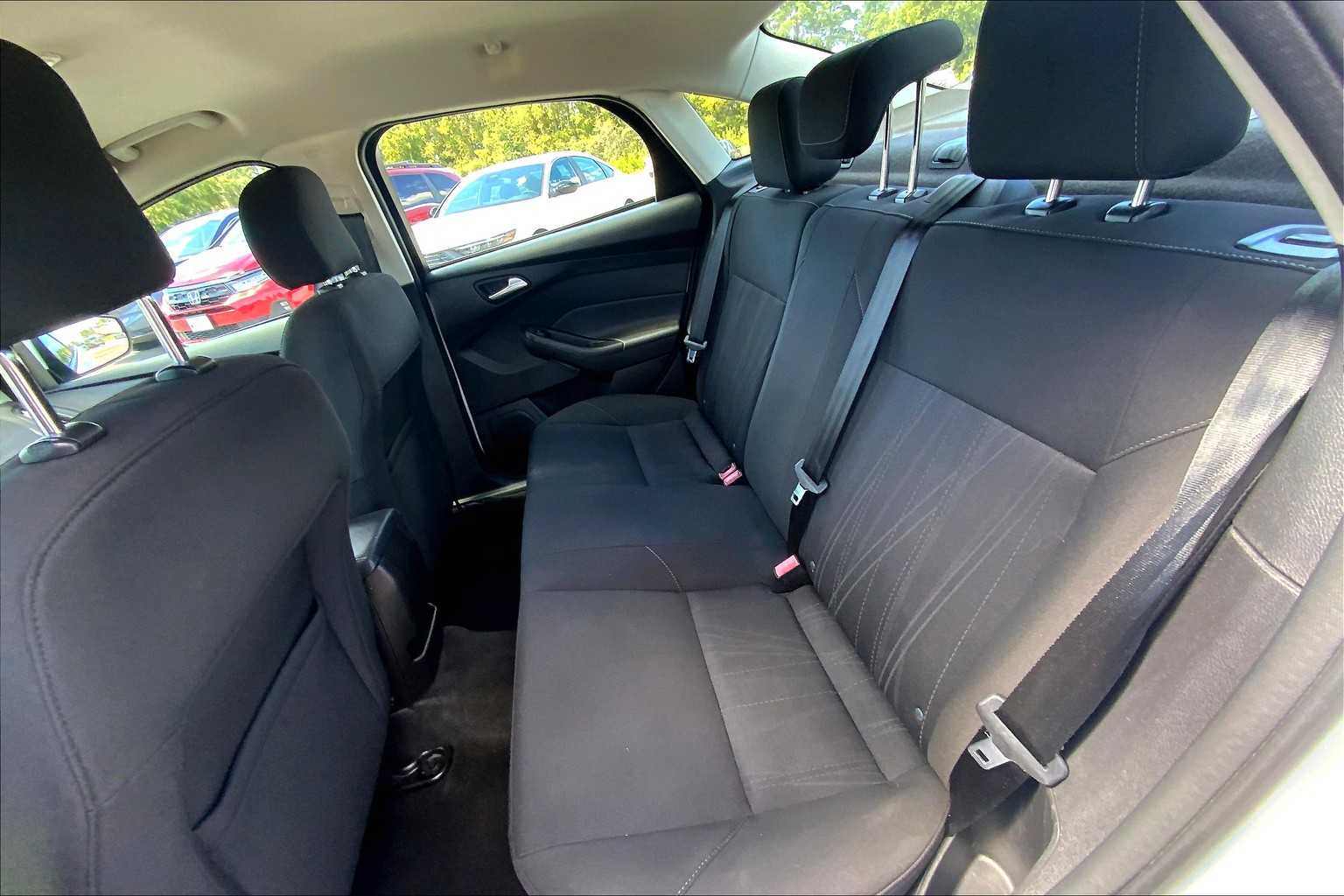 2016 Ford Focus SE photo 16