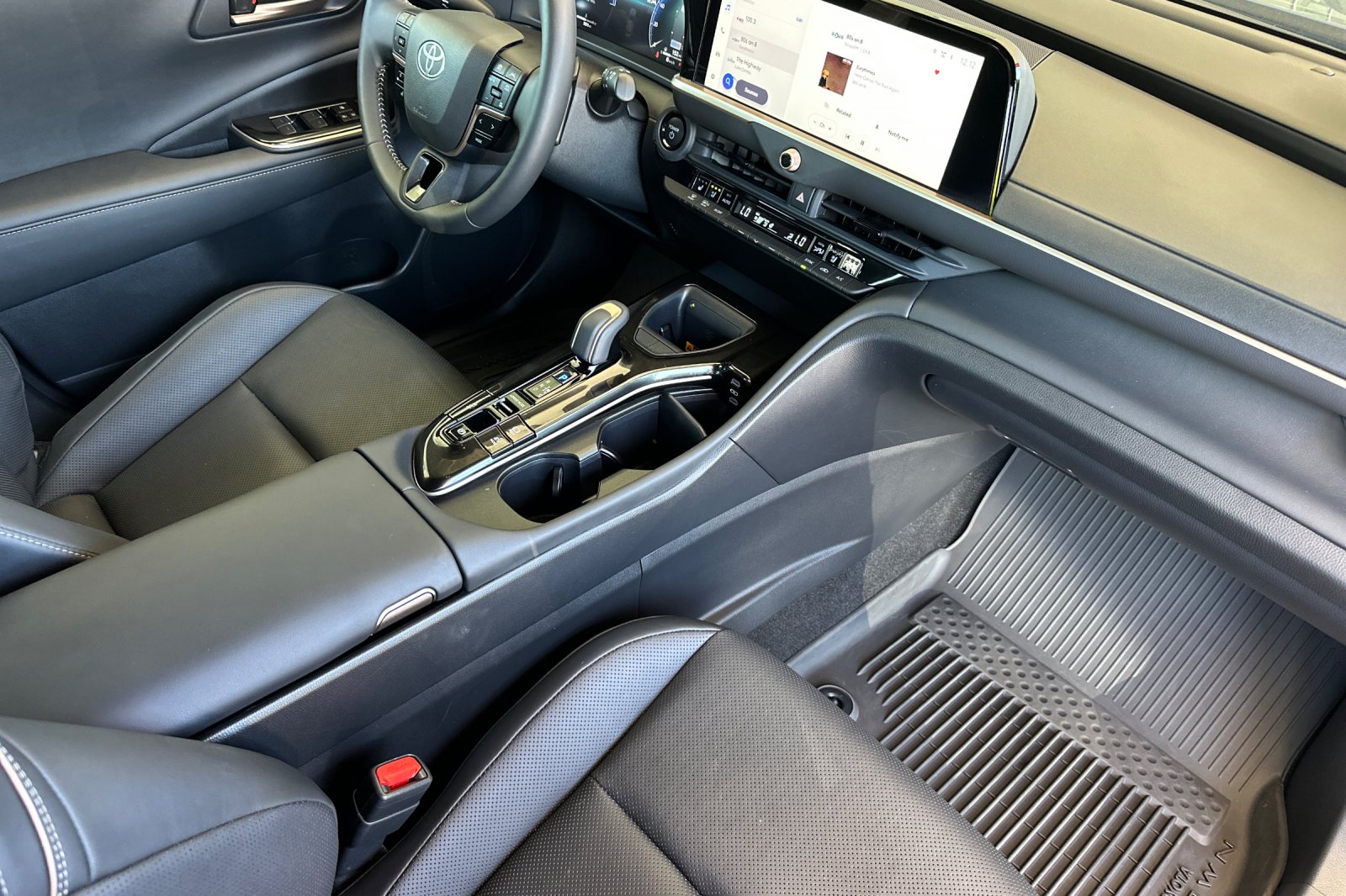 2025 Toyota Crown Signia XLE photo 15