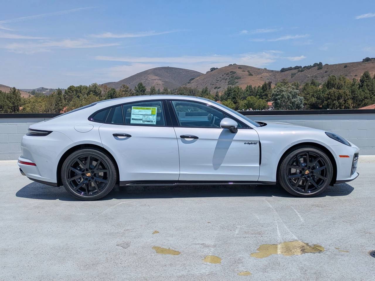 2025 Porsche Panamera E-Hybrid 4 photo 4