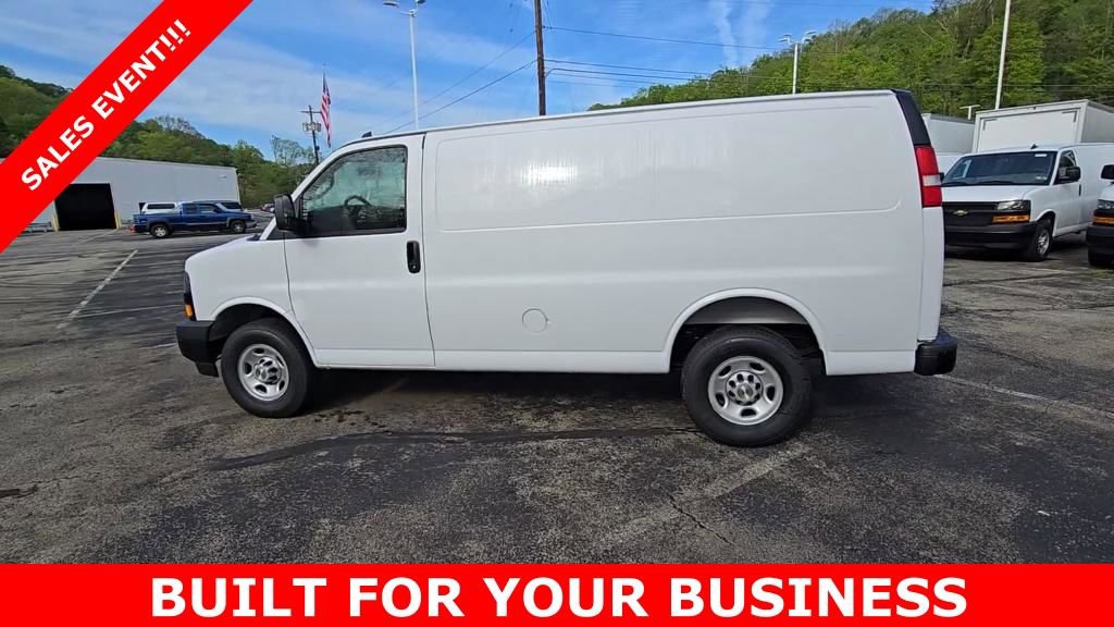 2025 Chevrolet Express 2500 Work Van Cargo photo 4