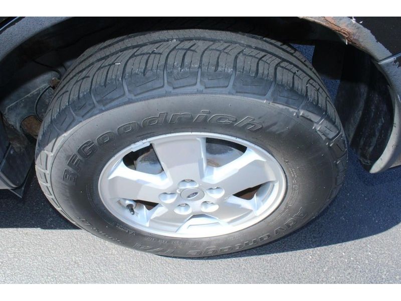2011 Ford Escape XLT photo 4