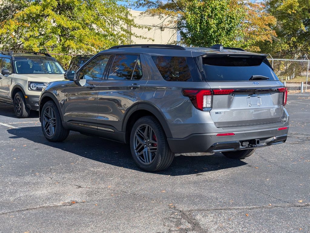 2026 Ford Explorer ST-Line photo 4