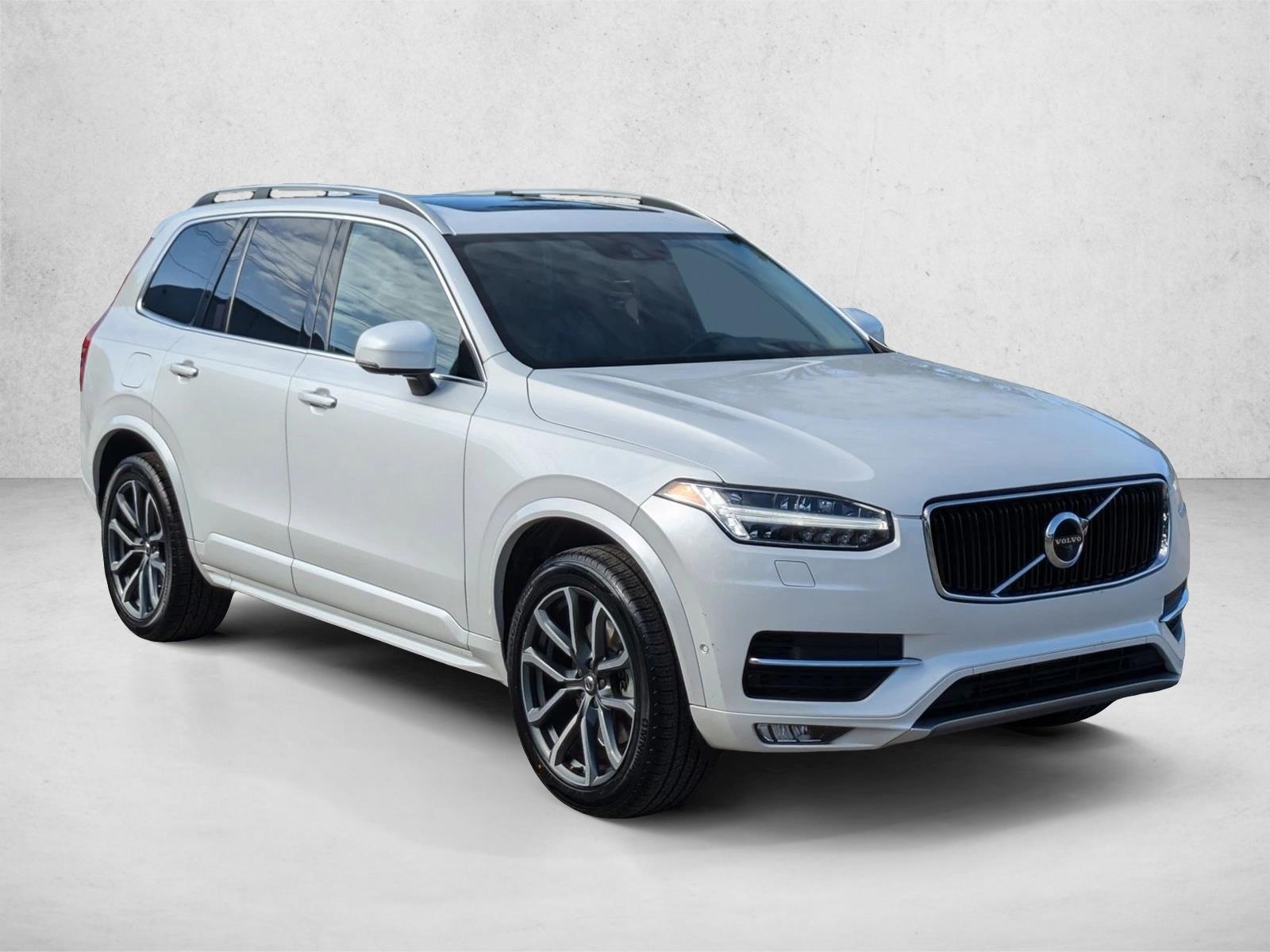 2019 Volvo XC90 T6 AWD Momentum photo 3