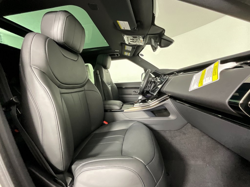2025 Land Rover Range Rover Sport SE photo 2