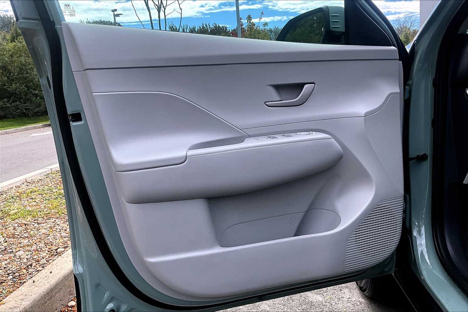 2025 Hyundai Kona SEL photo 19