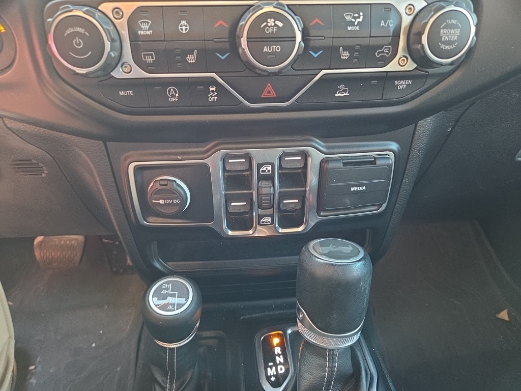 2022 Jeep Wrangler Unlimited Sahara photo 19