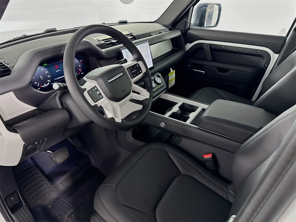2025 Land Rover Defender 110 S photo 9