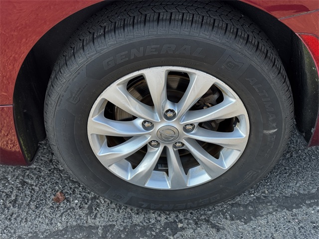 2017 Chrysler Pacifica Touring L photo 11