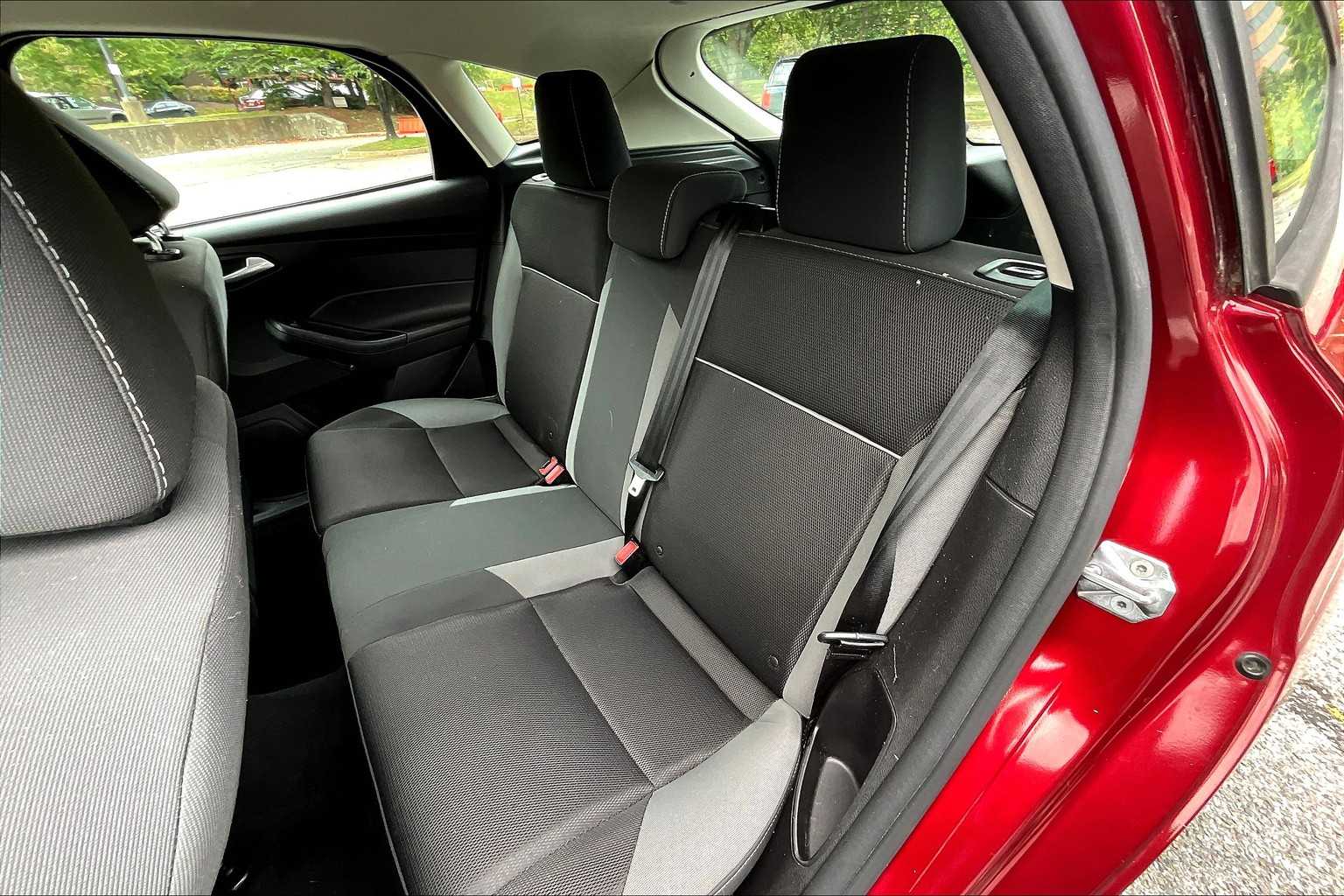 2014 Ford Focus SE photo 16