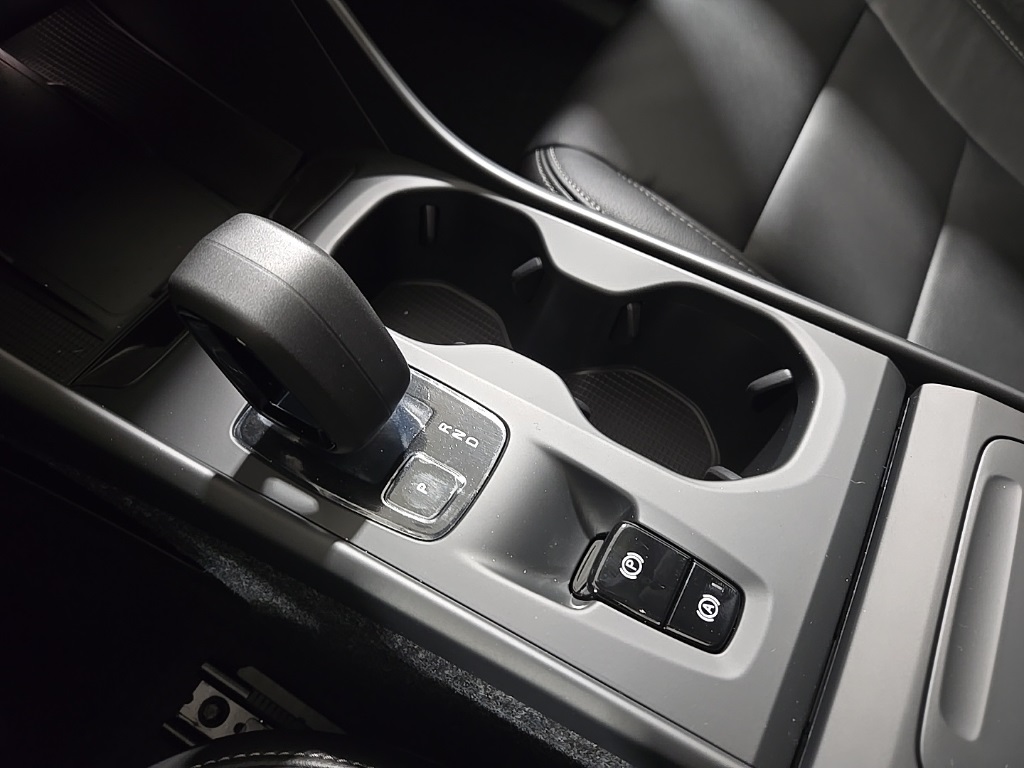 2026 Volvo XC40 Core photo 12